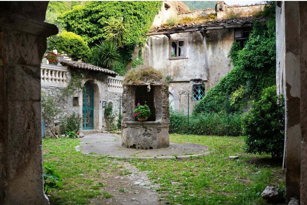 Osteria Aterrana: cucina campana e tradizione nel borgo storico di Montoro 3 lo storico pozzo di aterrana | contattolab.it
